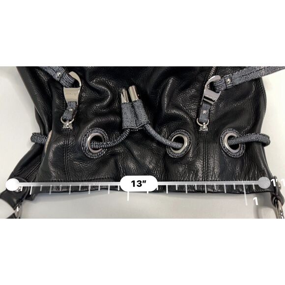 B. Makowsky metallic leather snake print drawstring bucket/shoulder bag. - Picture 6 of 9